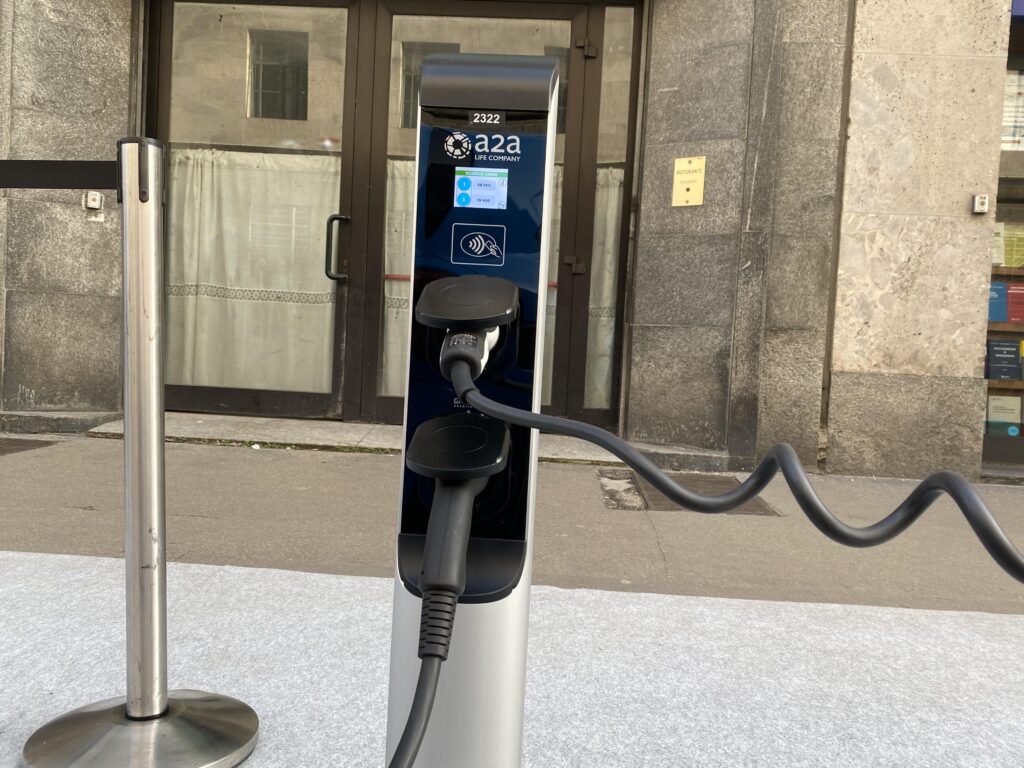 Colonnes City Plug inaugurées par A2a à Milan