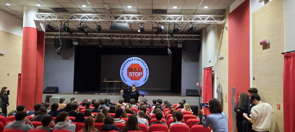 Le projet « Anti-Bully Cover » contre le harcèlement et la cyberintimidation démarre à Rome