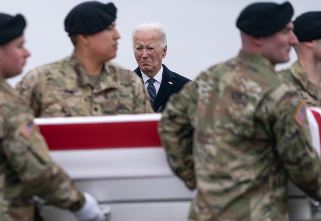 Raids américains en Irak et en Syrie, la réponse de Biden à l'attaque en Jordanie arrive : ce que l'on sait