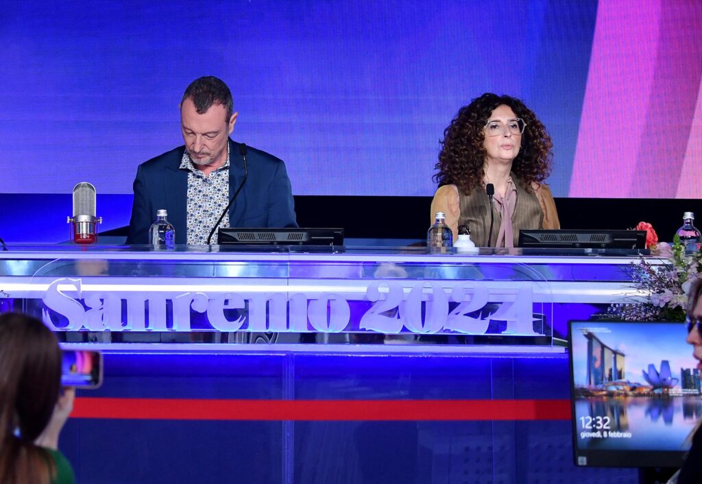 Sanremo, Amadeus : "John Travolta ? Il savait tout".  Puis il lâche : "polémique sur les connards..."