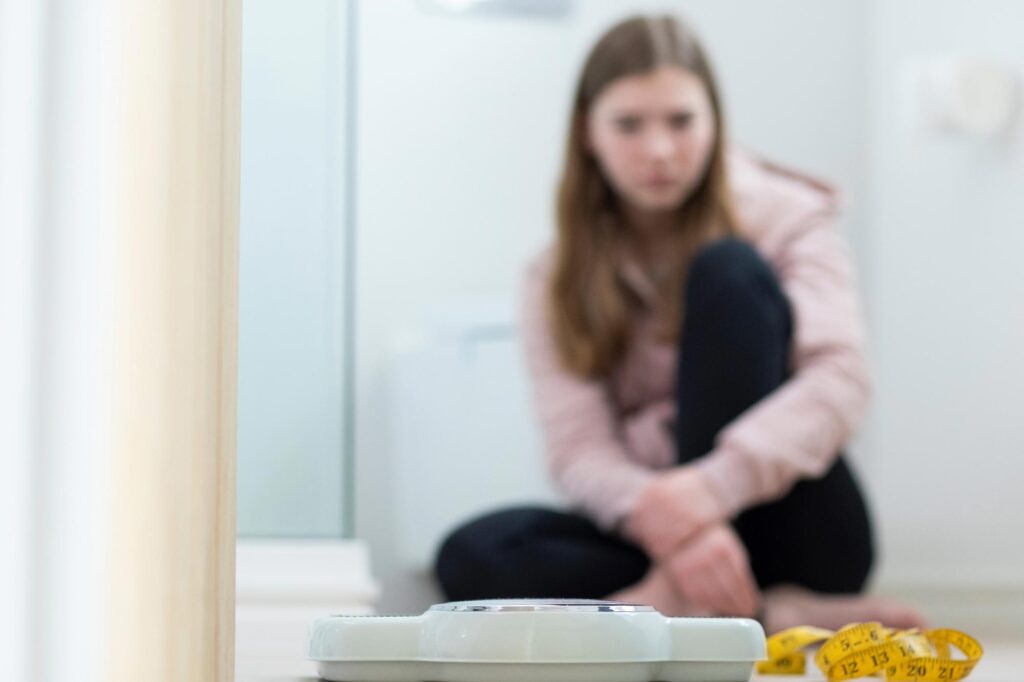 De l’ivresse aux crises de boulimie nocturnes, de nouveaux troubles du comportement alimentaire sont en plein essor