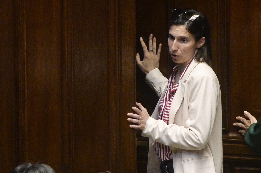 Des élections dans les Abruzzes ?  La défaite ne change pas la ligne Schlein : « En avant unis »