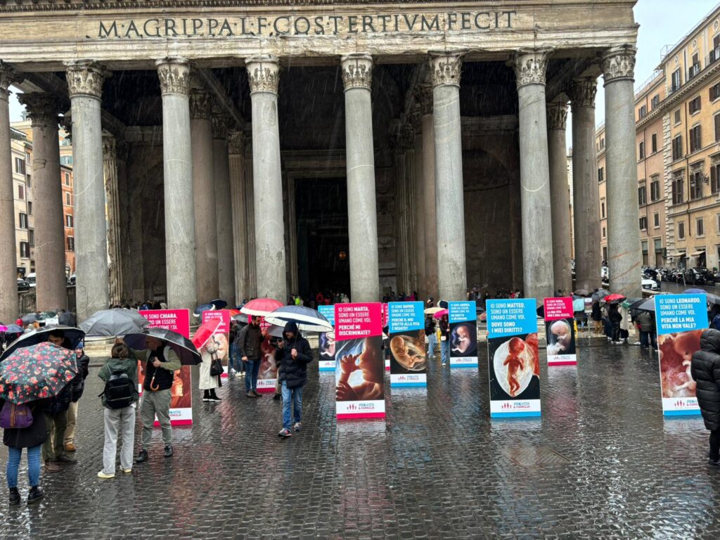Flashmob Pro Vita Famiglia à Rome pour « les droits des personnes conçues »