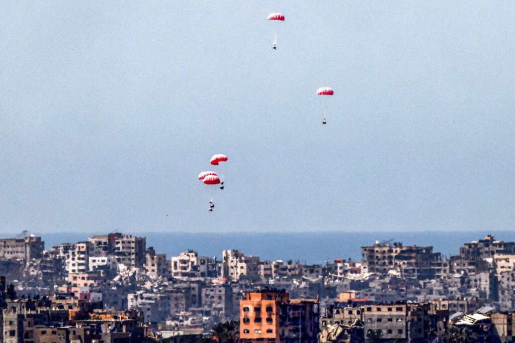 Gaza, 18 morts en arrivant à l'aide : 12 noyés. Hamas : « Plus de tirs depuis le ciel »