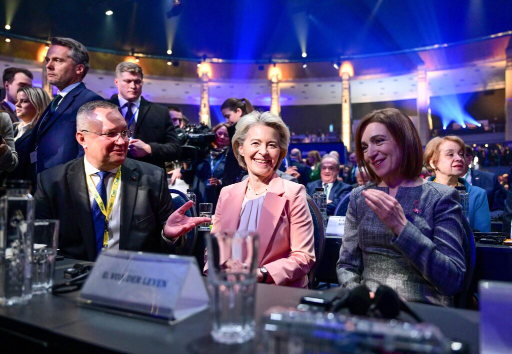 Le PPE relance Von der Leyen : « Les populistes veulent détruire l’UE »