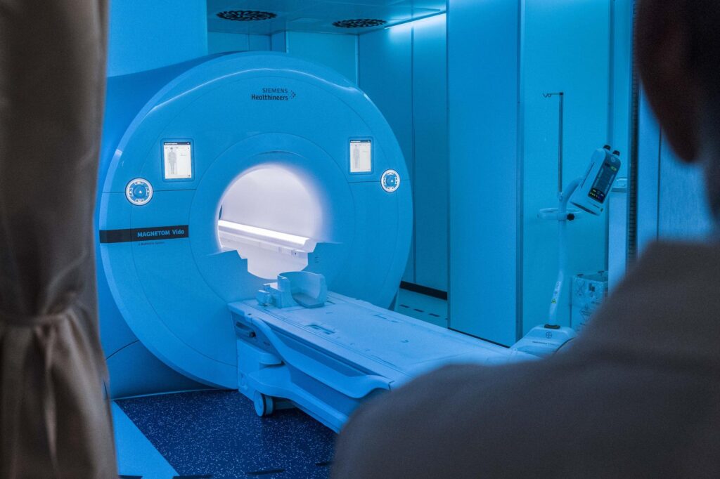 Listes d'attente dans le Latium, les services augmentent et les délais sont réduits : près d'un tiers pour une IRM