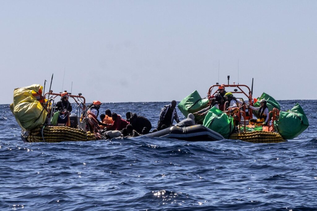 Migrants, secours rapide : "Au moins 50 morts dans le naufrage d'un canot en provenance de Libye"