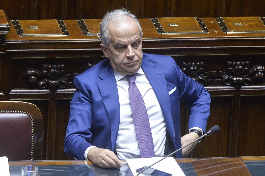 Scontri Pisa, Piantedosi à la Chambre : « Les forces de police ne doivent pas subir de procès sommaires »