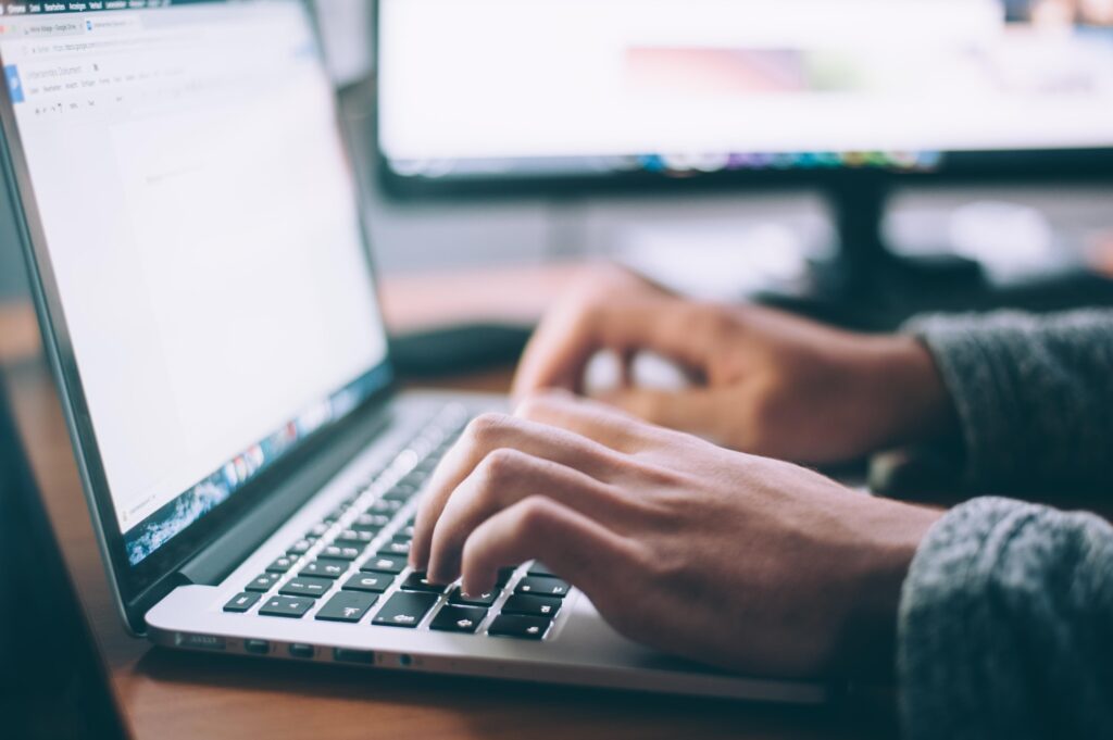 Trop de temps sur PC ? Augmente le risque de flops du lit
