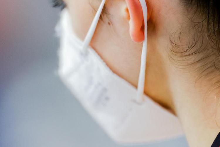 Virus respiratoires, infectiologues : "Attention aux personnes fragiles avec Pâques et les intempéries"