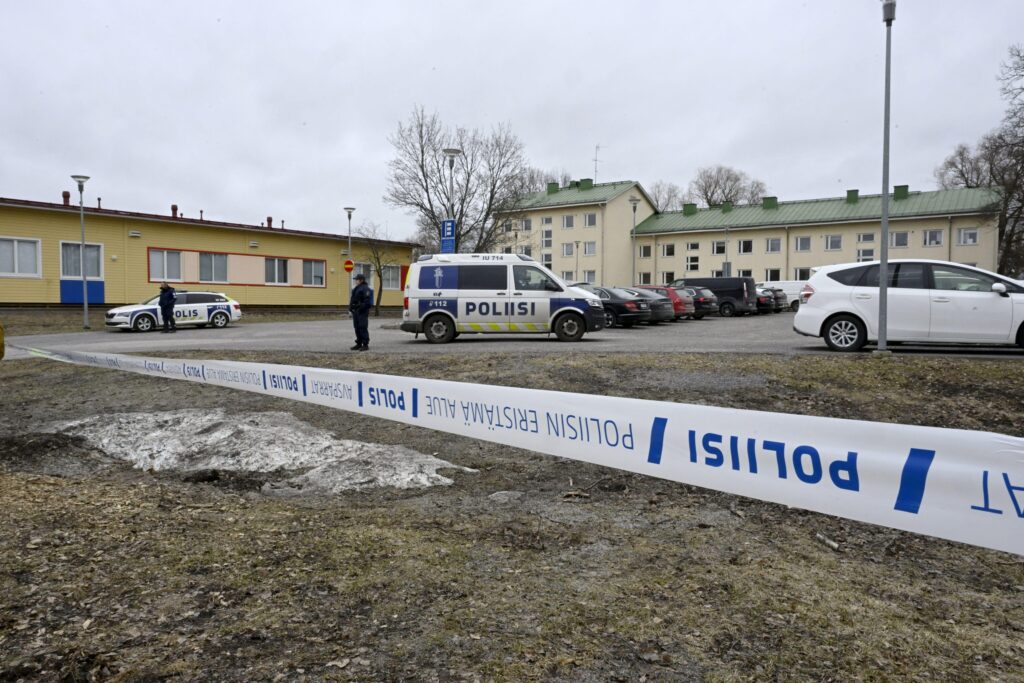 Finlande, fusillade dans une école près d'Helsinki : un adolescent de 12 ans décède