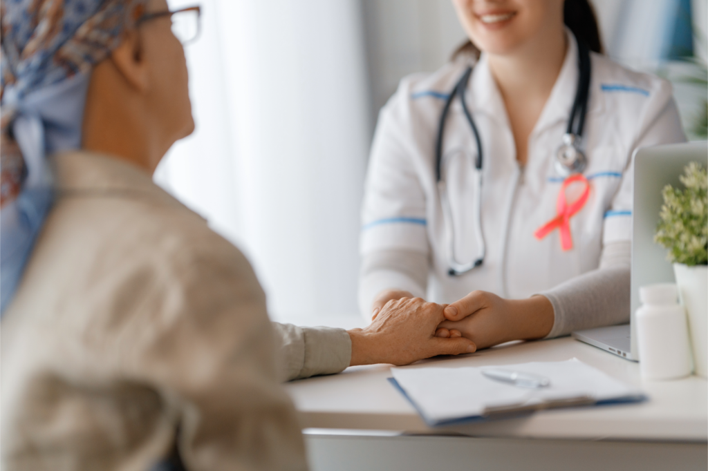Le diagnostic de cancer effraie 6 familles sur 10, Veronesi : "Problème culturel"