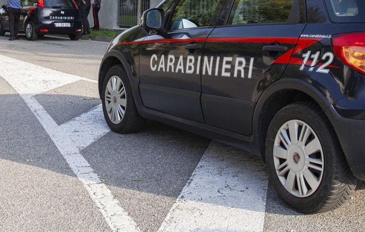 Ouvrier de 23 ans décédé écrasé dans un compacteur, accident du travail dans la région de Milan