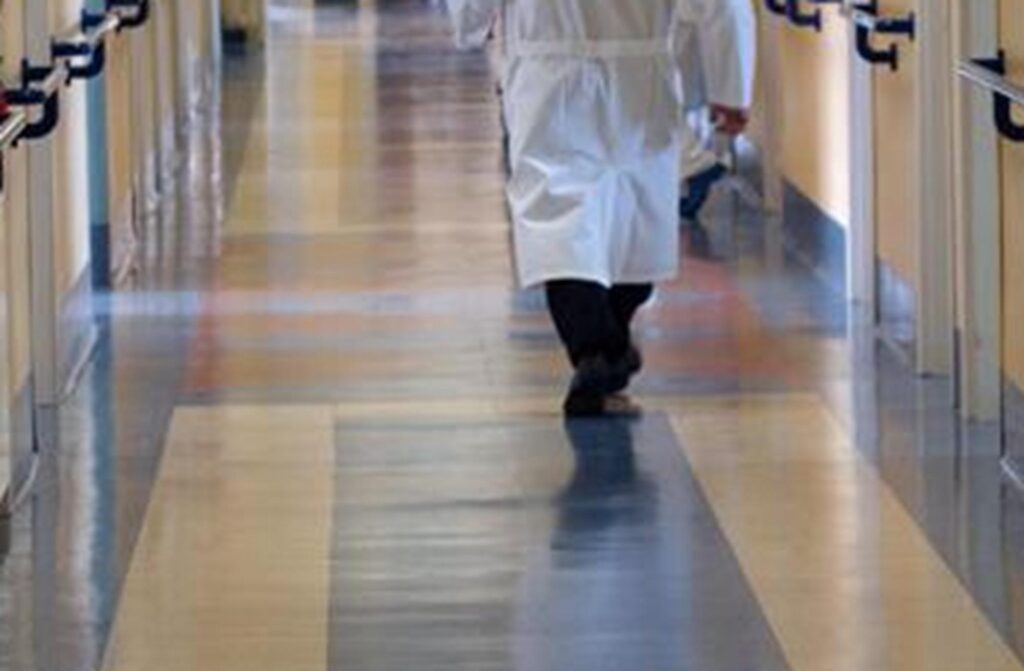 "Plus de moyens pour la santé publique", Nobel Parisi mène l'appel de 14 scientifiques