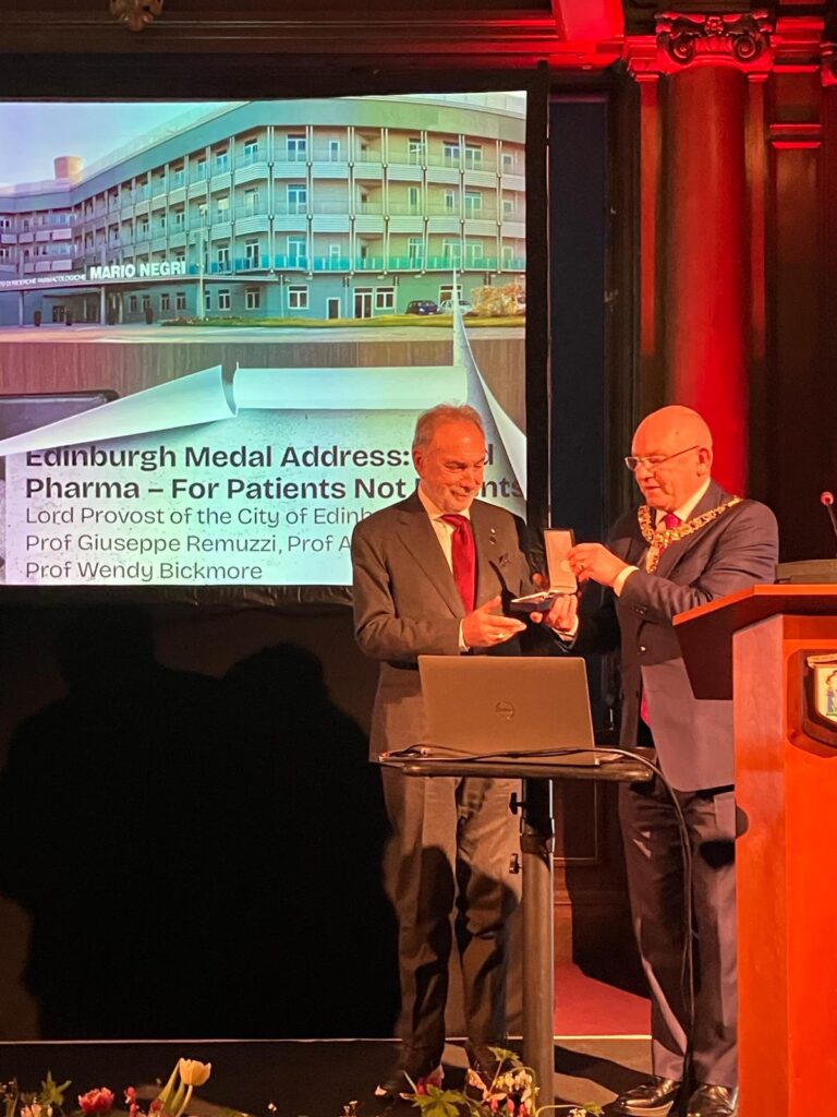 Recherche, l'Institut Mario Negri reçoit la Médaille d'Edimbourg. "Orienté patient et non orienté brevet"