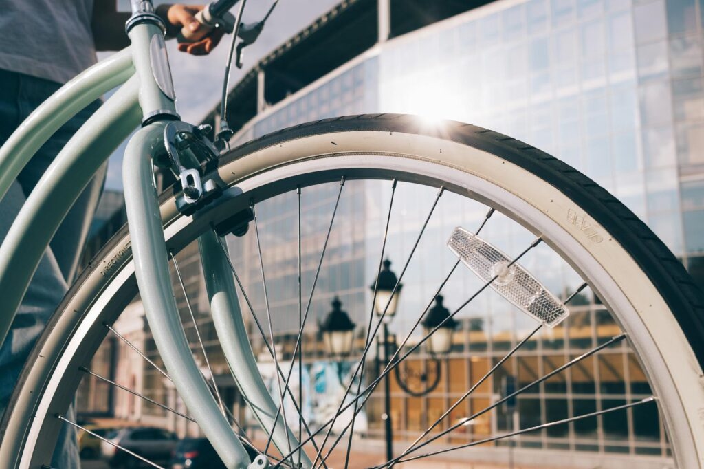 Tumeurs : oncologue, « faire du vélo parmi les outils de prévention, moins de smog, plus de mouvement »