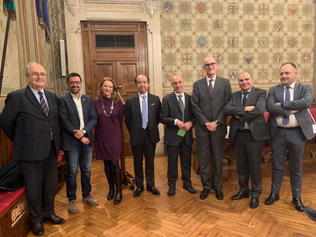 Tumors, l'inventeur de « l'aiguille de scalpel » qui sauve l'intestin du Japon à Legnano