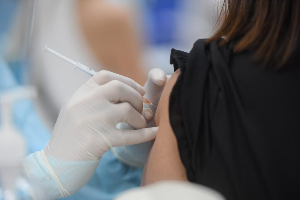 Vaccins, experts : "L'assistante soignante est une figure déterminante pour l'administration"