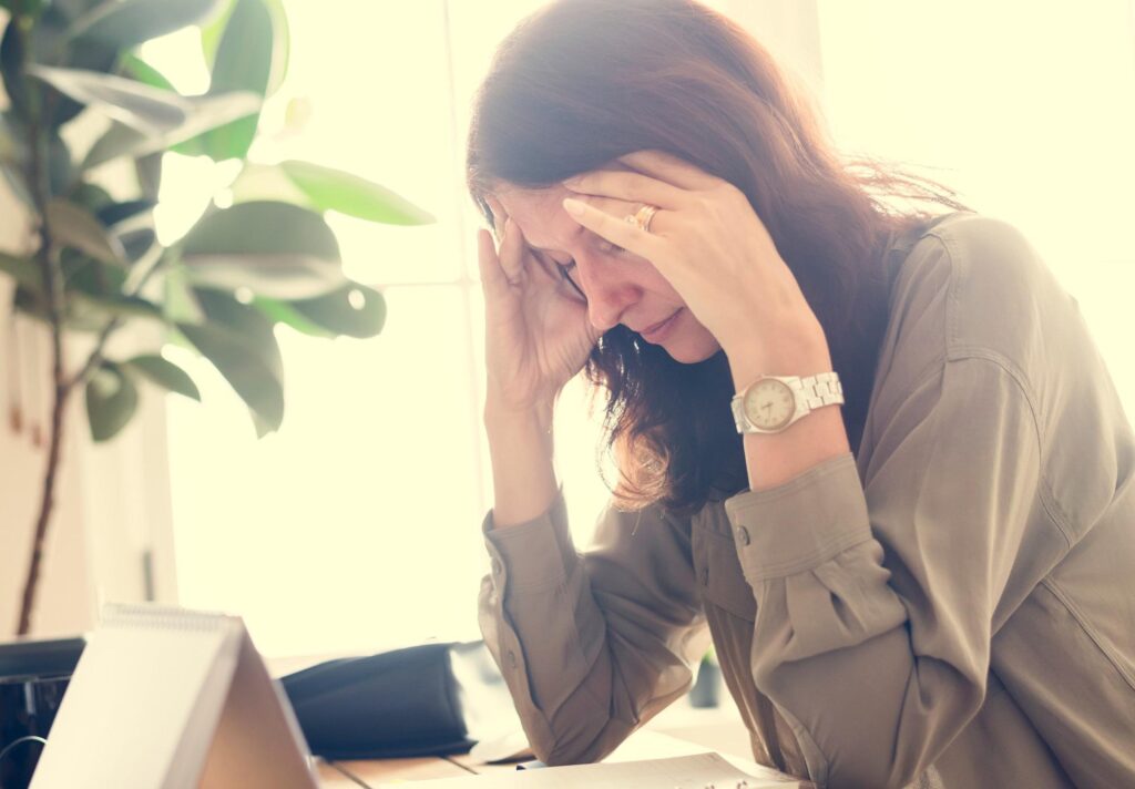 Bien plus qu’un simple mal de tête.  Migraine de black-out chez 1 Italien sur 7 : que faire