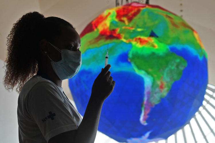 Covid, OMS : "Ça a effacé 10 ans de progrès en matière d'espérance de vie"