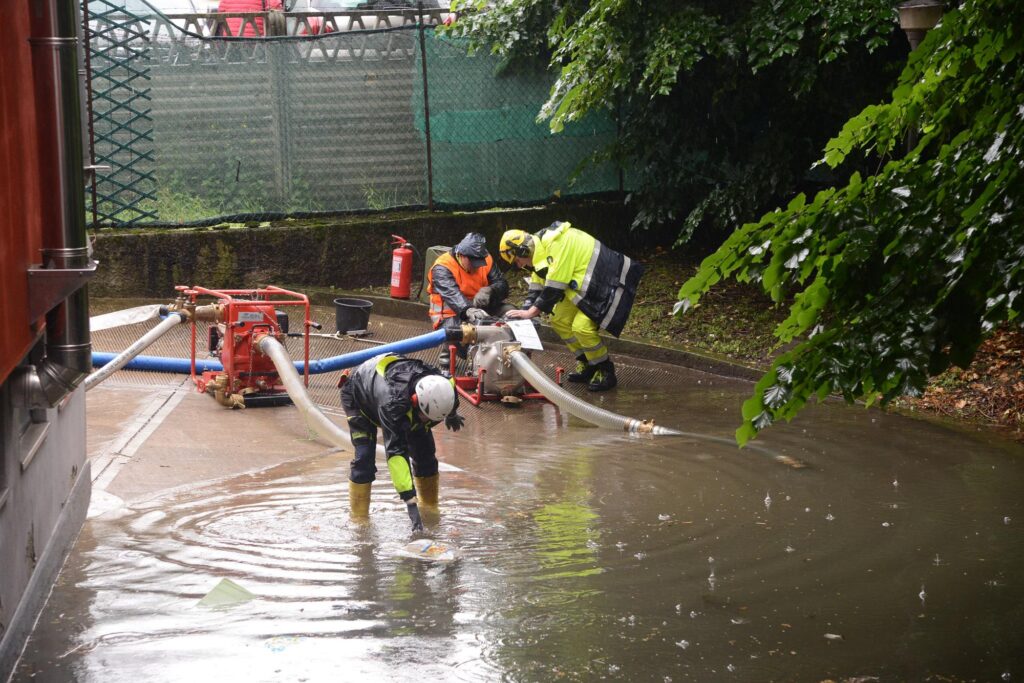 Mauvais temps à Milan, inondations de Seveso et Lambro : inondations et routes fermées – Vidéo