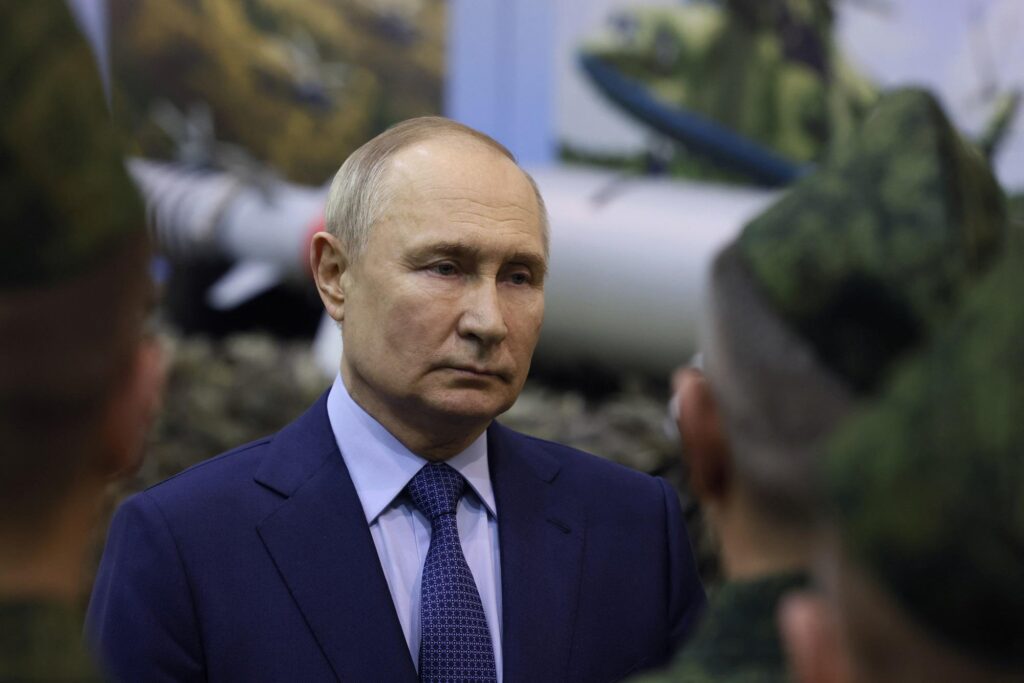 Ukraine et Poutine ordonnent des exercices d'utilisation d'armes nucléaires tactiques