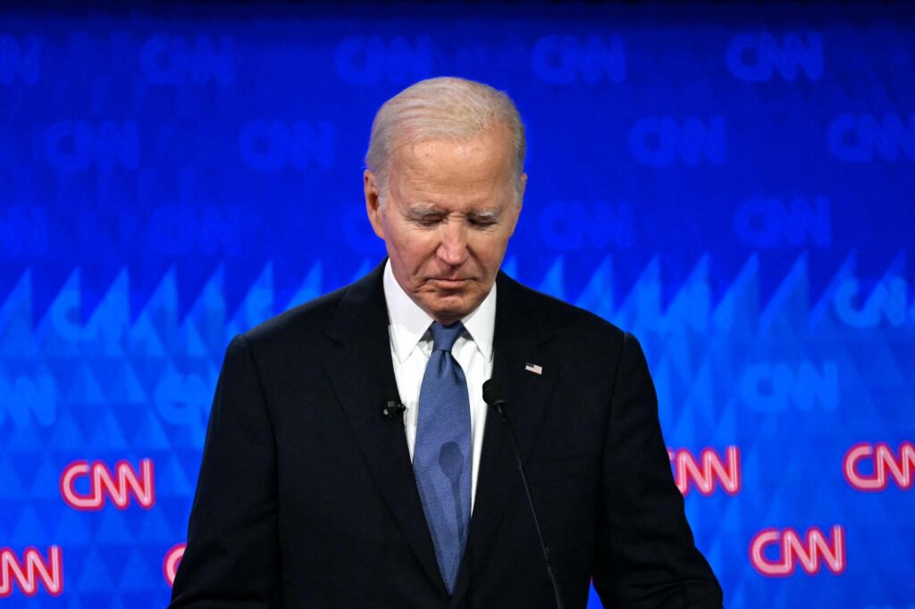 Biden échoue dans le débat télévisé, panique parmi les démocrates. Mais le personnel assure : "Aucun retrait"