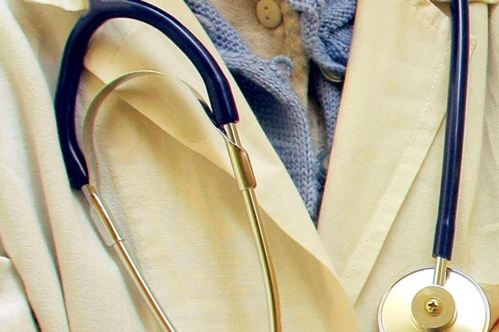 Listes d'attente, un décret et un projet de loi pour les briser : des visites du week-end à la télémédecine, que prévoient-ils