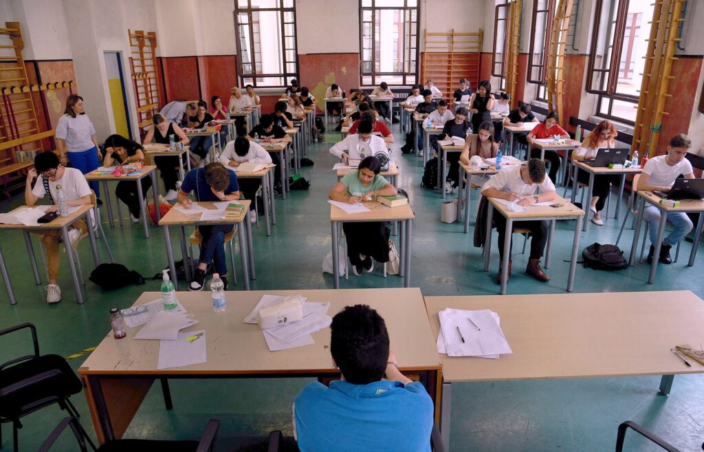 Maturité 2024, immunologiste Minelli : "100 cum laude avec le deuxième cerveau en équilibre"