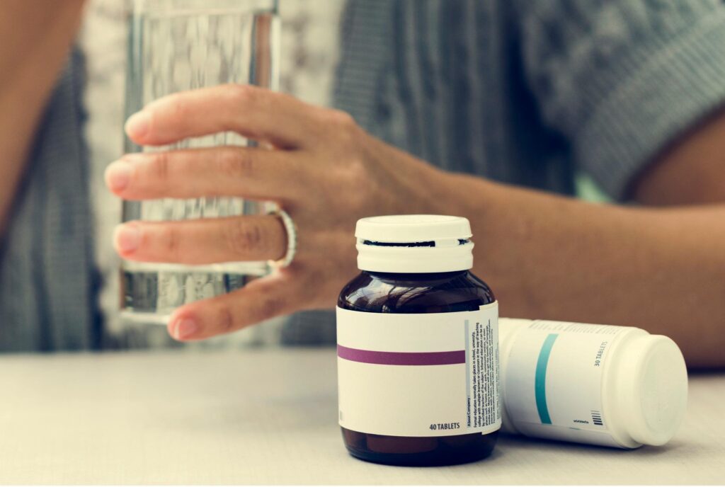 Antibiotiques, la proposition : une taxe contre l'urgence des superbactéries
