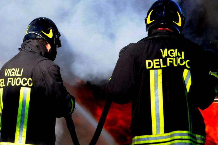 Incendie à Vieste, forêts en feu : installations touristiques évacuées à Baia dei Campi