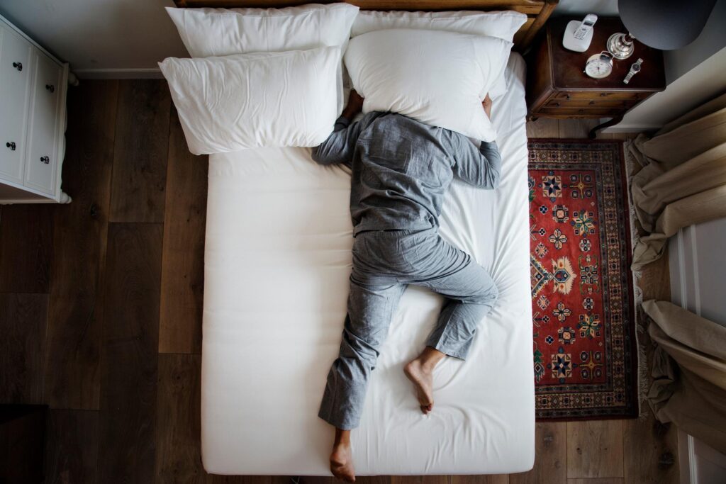 Mieux dormir avec des exercices du soir, voici ce que suggèrent les recherches
