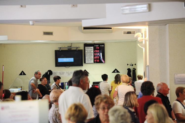 Santé, lutte contre les listes d'attente : 6 Italiens sur 10 demandent plus de recrutements