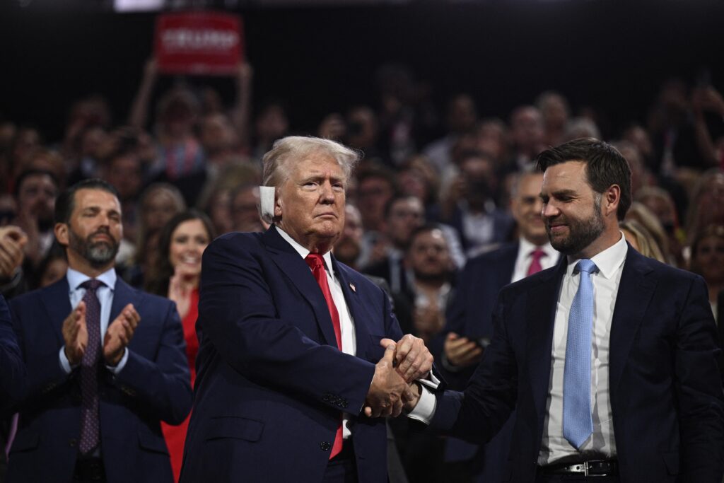 Trump couronné par la convention, Vance sera candidat à la vice-présidence