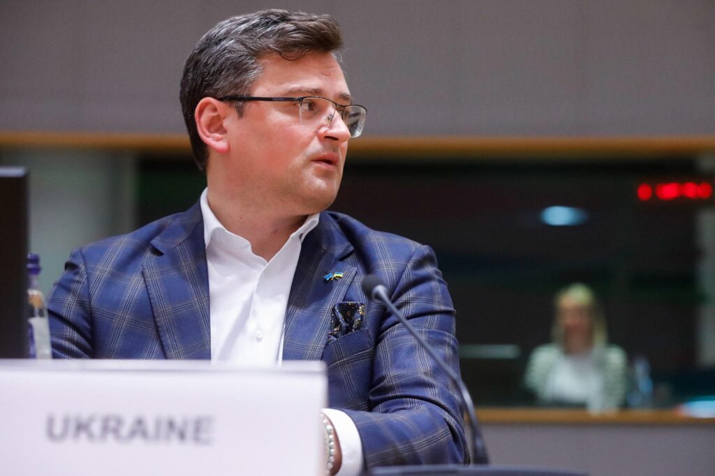Ukraine, Kuleba : « Prêts à négocier avec la Russie »