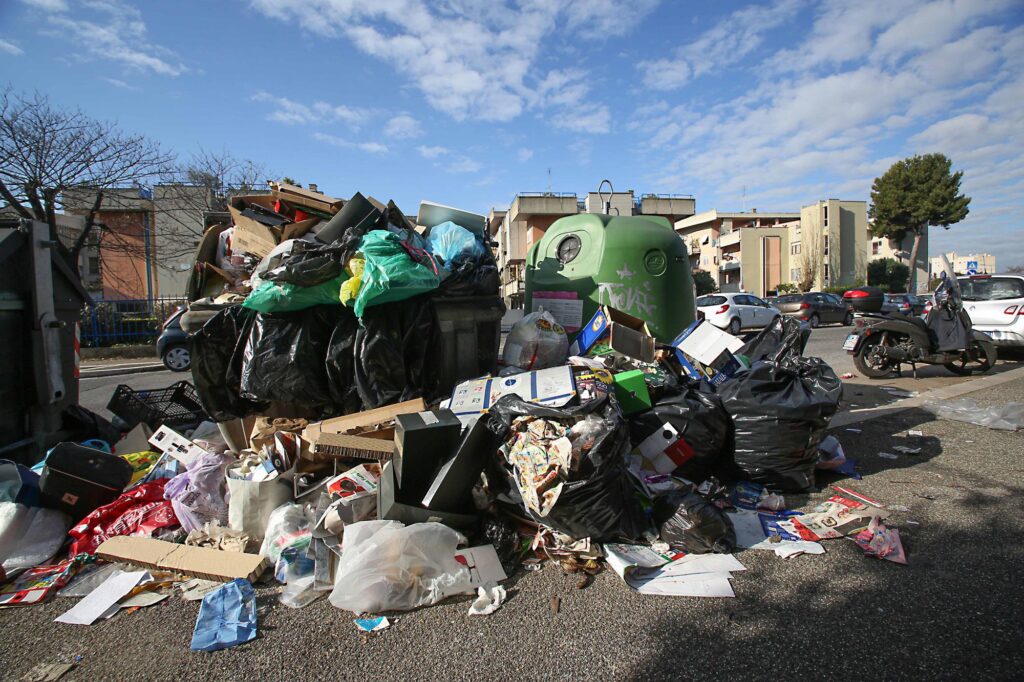 Chaleur et déchets à Rome, Association Médicale : « C'est une urgence : risque de larves, de souris et de cafards »