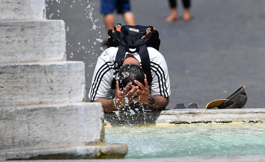 Chaleur torride dans l'UE, "catastrophe" en 2023 avec plus de 47 000 morts : un sur 4 en Italie