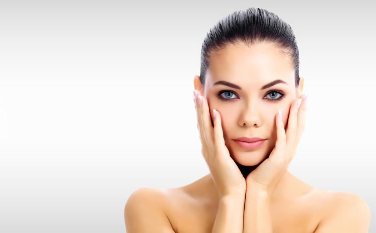 Été, dermatologues : "Huiles, vitamines C et E pour une peau, des cheveux et des ongles sains"