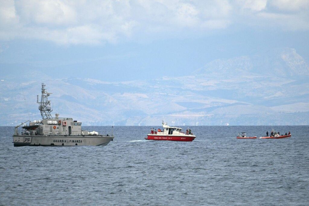 Naufrage du Palerme, avertissement entrant pour le capitaine Bayesian