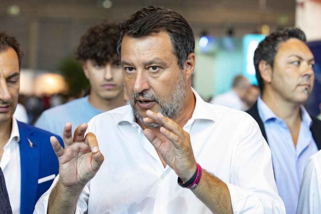 Bras ouverts, Salvini : « Folie, six ans de prison, je n'abandonnerai pas » – Vidéo