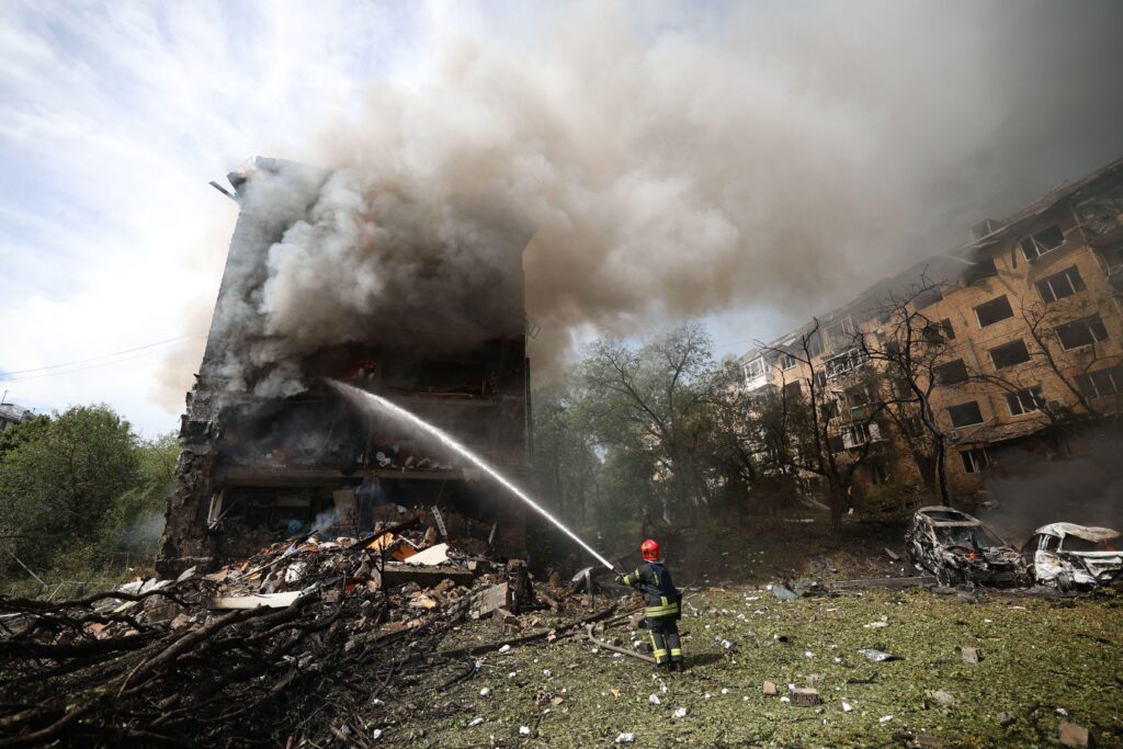 Ukraine, missiles russes sur Kiev. Zelensky : "Aujourd'hui, nous ouvrons les écoles"