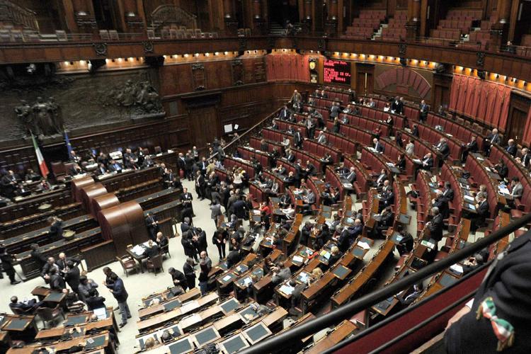 Manœuvre, texte à l'hémicycle : mini augmentation des pensions minimales, prime bébé de mille euros
