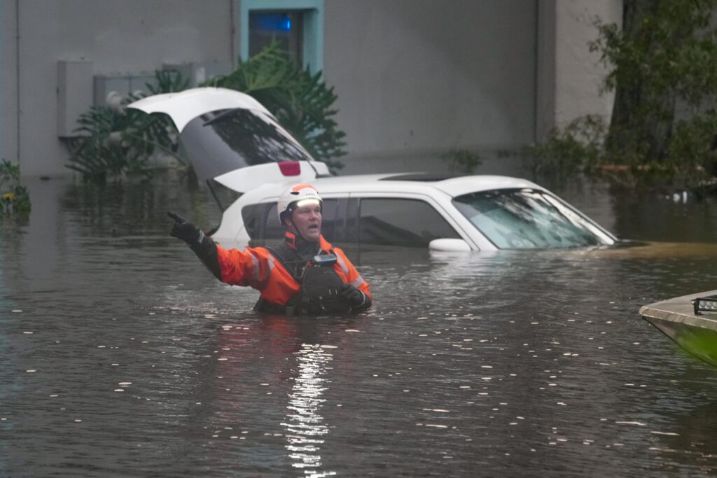 Ouragan Milton, 10 morts en Floride : le lendemain avec des maisons détruites et des rues inondées