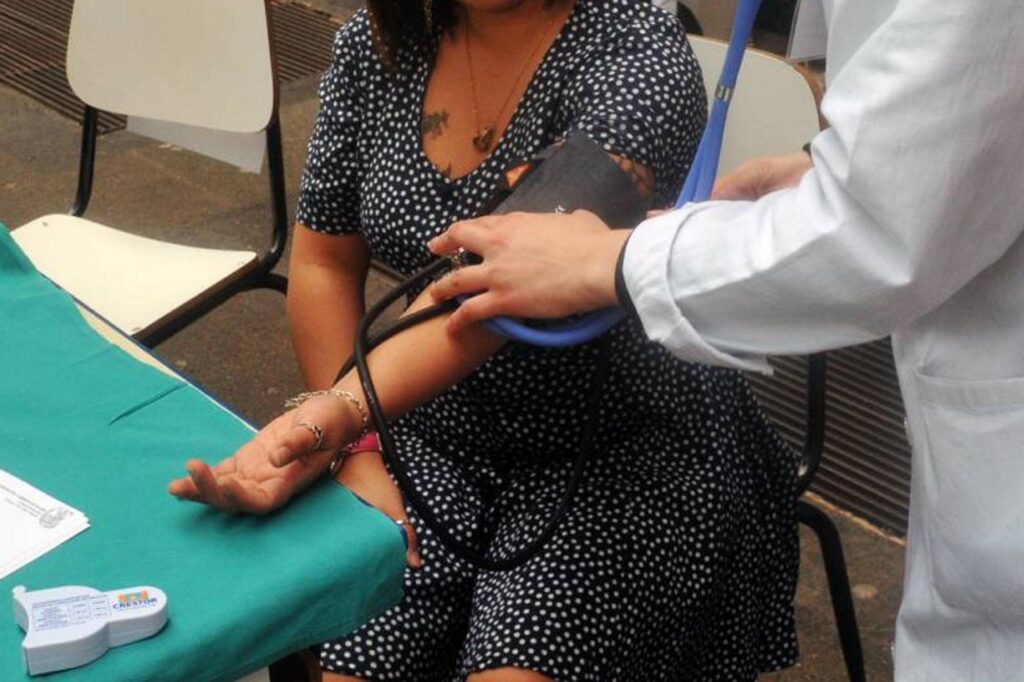 Surveillez votre bras lorsque vous mesurez la tension artérielle, l'erreur à ne pas commettre