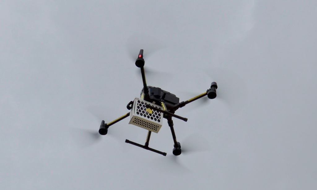 Un drone bat une ambulance même sur de courtes distances et augmente les chances de sauver des vies