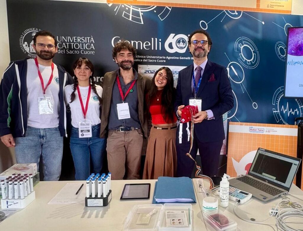 Utiliser l'odeur comme « remède », le casque high-tech de Gemelli à la Maker Faire Rome
