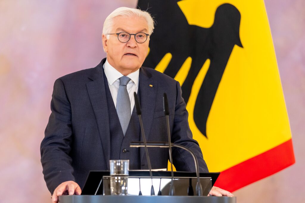 Allemagne, Steinmeier dissout le Bundestag : vote le 23 février