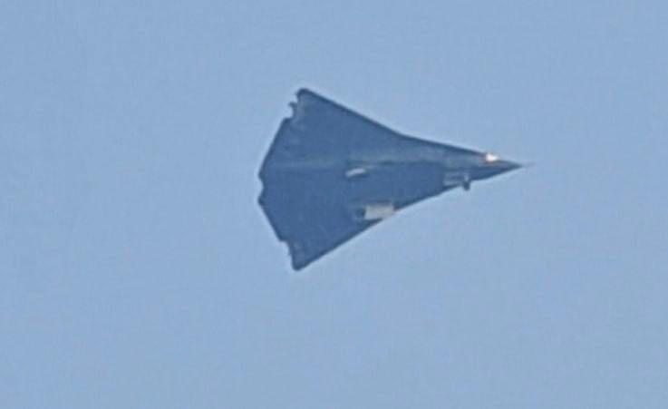 Chine, voici le nouveau super-jet de Pékin : les débuts du chasseur « invisible » – Vidéo