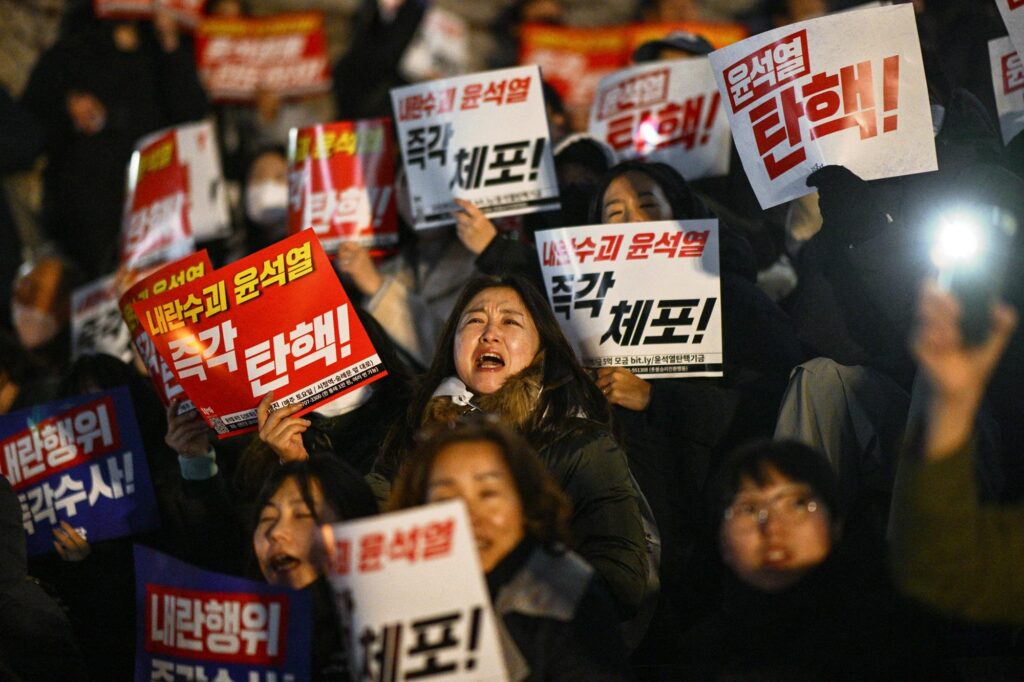 Corée du Sud, des milliers de personnes marchent contre Yoon. Appelé à la destitution