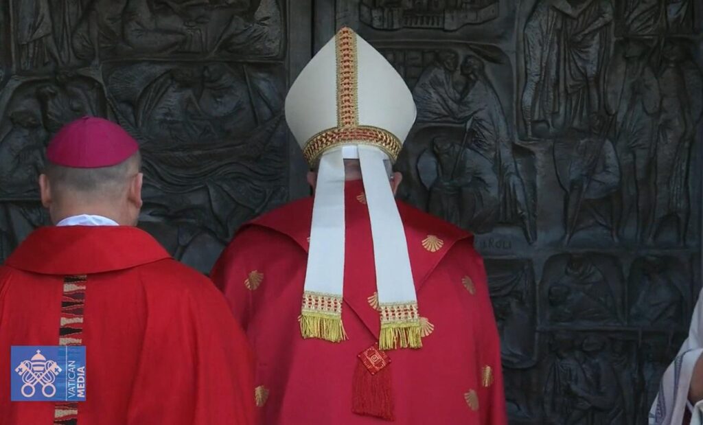 Jubilé, le Pape ouvre la porte sainte de la prison de Rebibbia : « L'espérance ne déçoit pas »